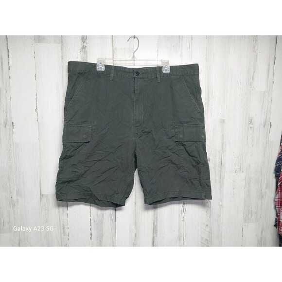 Levi's Green Cargo Shorts Size 42 (43x9) - Picture 1 of 5